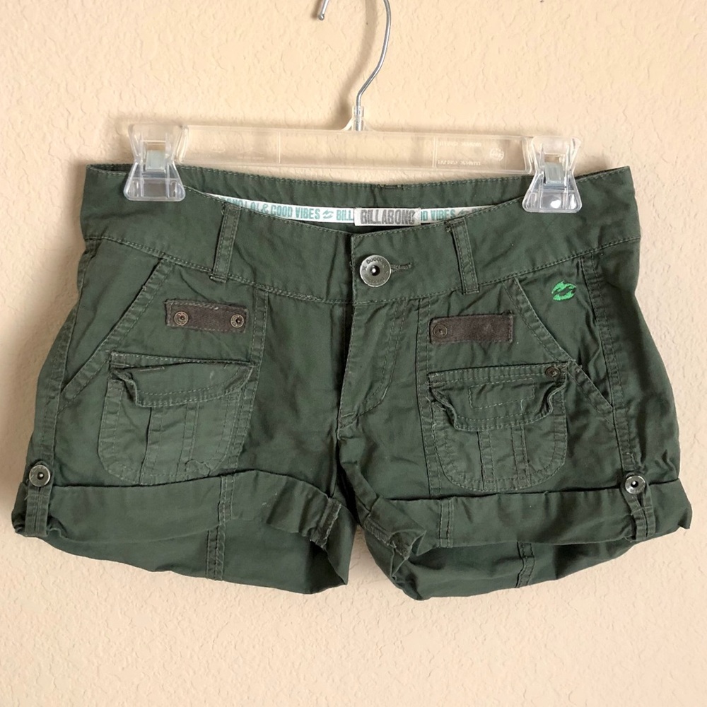Billabong shorts in army green, size 1